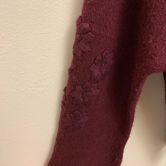 CeCe Burgundy Cowl Neck Floral Appliqué Knit Sweater with Bell Sleeves Size L - Picture 4 of 7